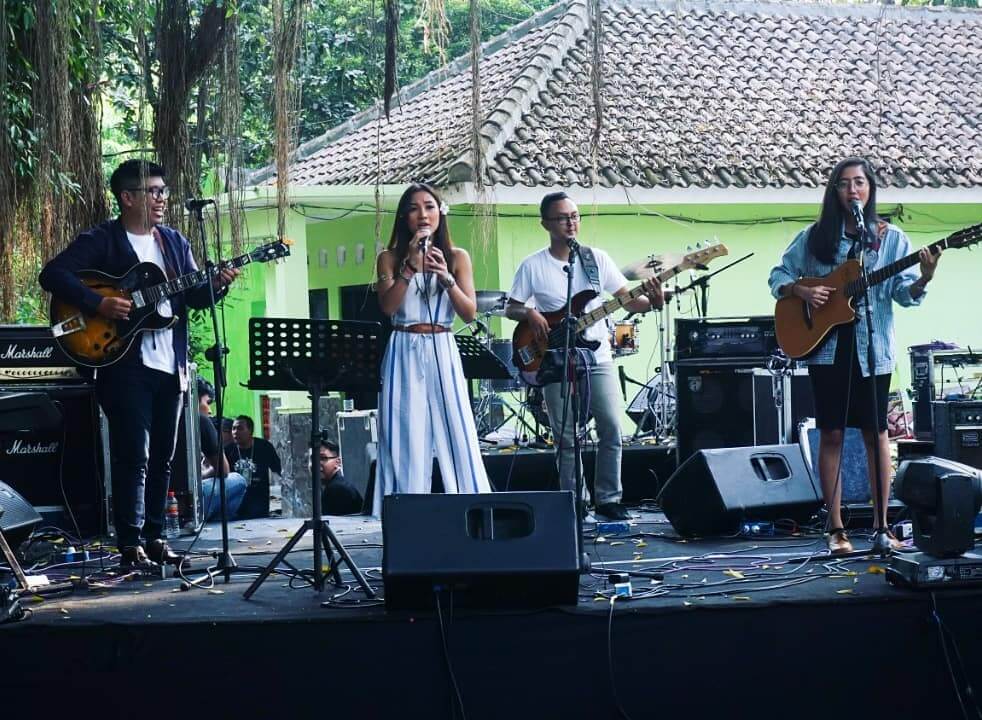 Dua Empat Music dan Asteriska di panggung Loenpia Jazz 2018